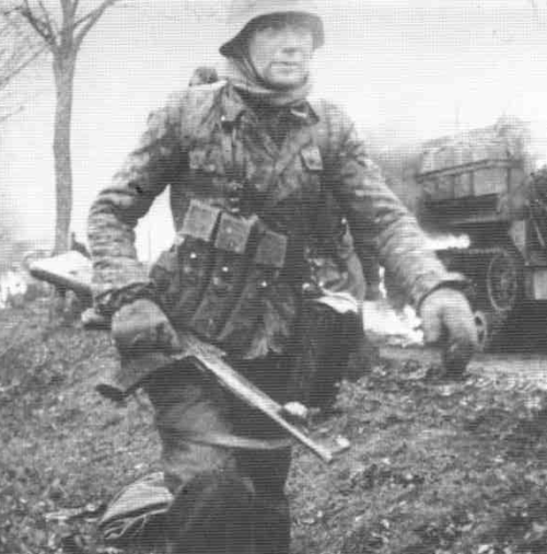 enrique262 - German soldier armed with the revolutionary StG-44...