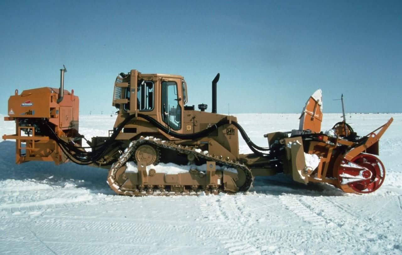 Просто уборщик снега в Арктике