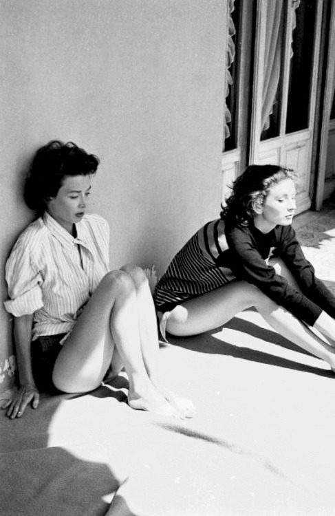 summers-in-hollywood - Dorian Leigh and Suzy Parker on vacation...