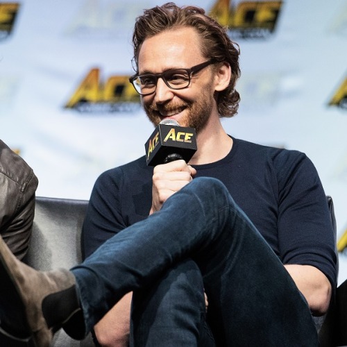 thehumming6ird - Tom Hiddleston on stage at ACE Comic Con,...