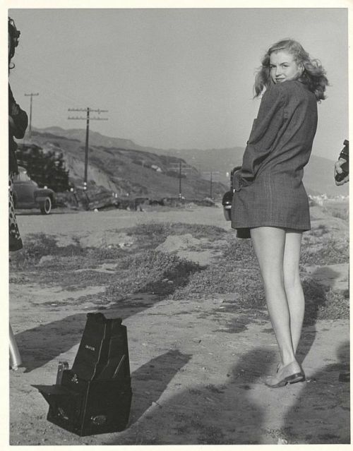 vintageeveryday - Marilyn Monroe’s first photo shoot by Joseph...