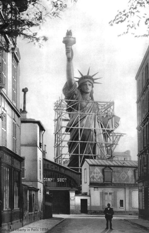 bastion-official - historium - Statue of Liberty in France prior...
