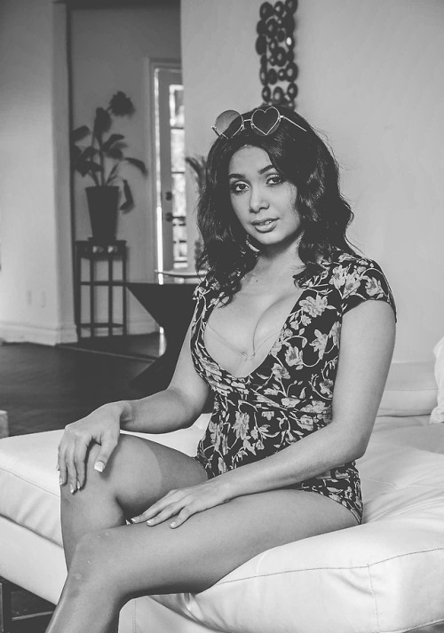 pornstarswardrobe - Aaliyah Hadid
