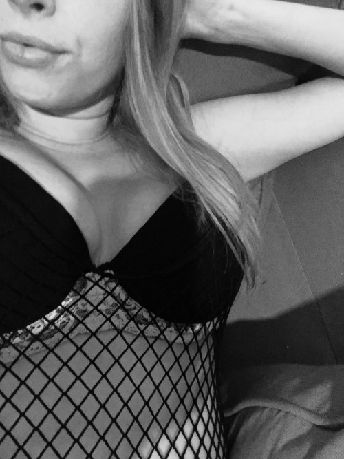 mewifeandher - fiveonetwocouple - Fishnet love ❤️ who wants to...
