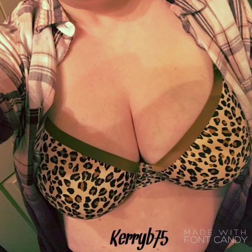kerryb75 - Tease for titty Tuesday 
