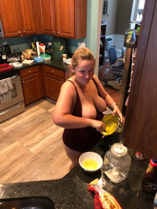 boobookittiefk - Hotwife in the kitchen!