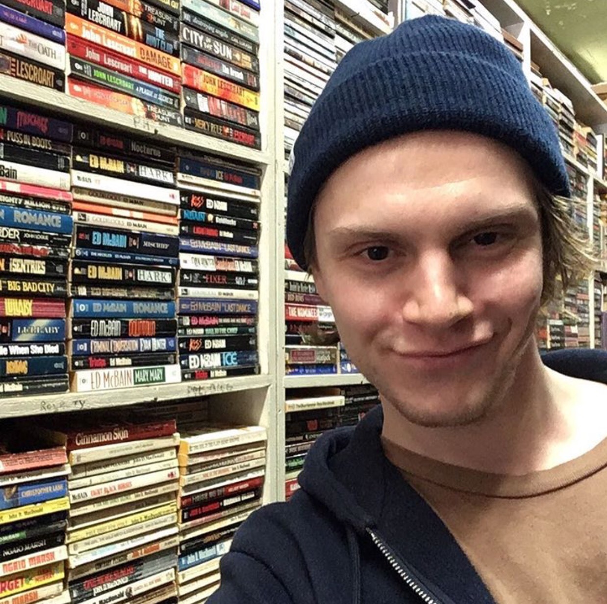 Evan Peters 24/7 — Watchu readin’ girl? (From his personal insta...1238 x 1230