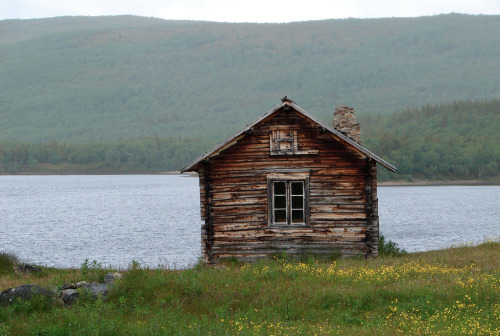 Finnish arctic cabin in Utsjoki, Lapland, FinlandPhoto -...