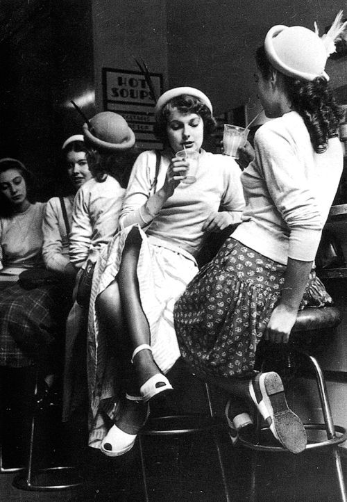 hauntedbystorytelling:Girls in a milk-bar, England, 1954 / src:...
