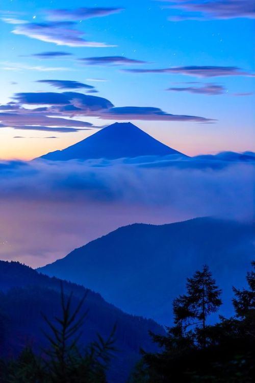 lifeisverybeautiful:Mt.Fuji, Japan by TAKASHI
