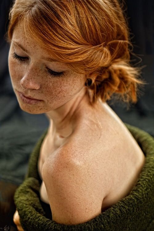 sexy-with-freckles:Styrofoam in the woodwork by design...