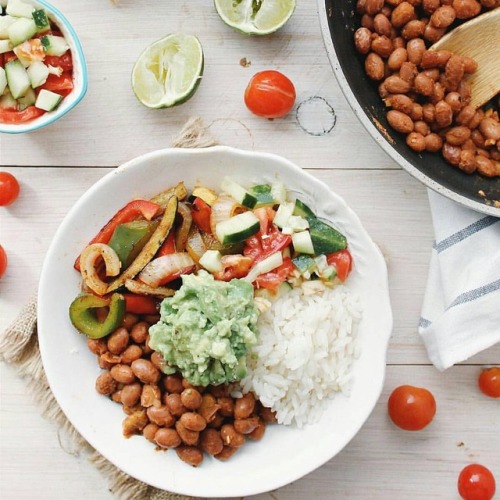 letscookvegan:MEXICAN INSPIRED RICE & BEANS BOWL by...