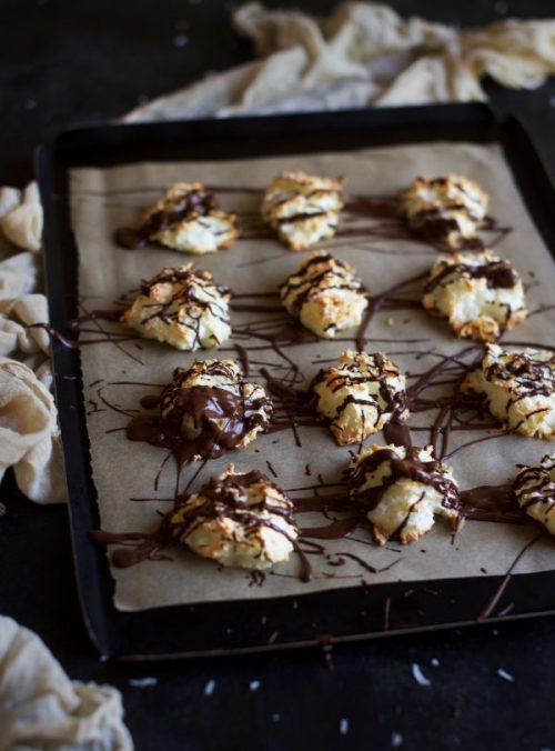 ketolowcarb - I love these Low-Carb Chocolate Drizzled Coconut...