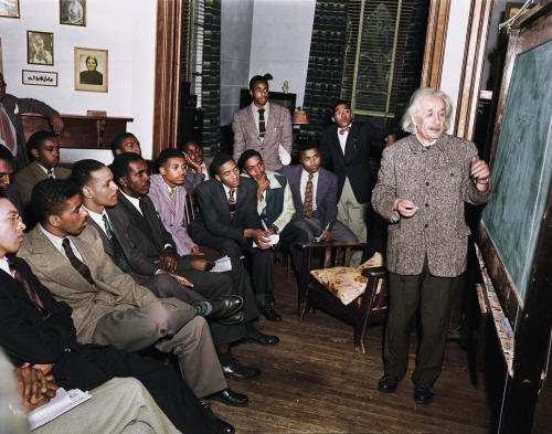 gaspack:Albert Einstein teaching at Lincoln, the United...