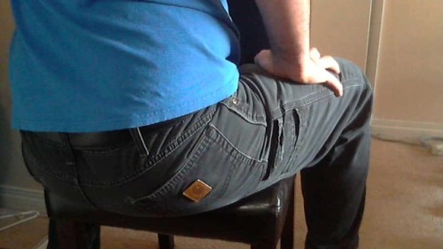 br0kenbox:Me and my awesome Carhartt pants.
