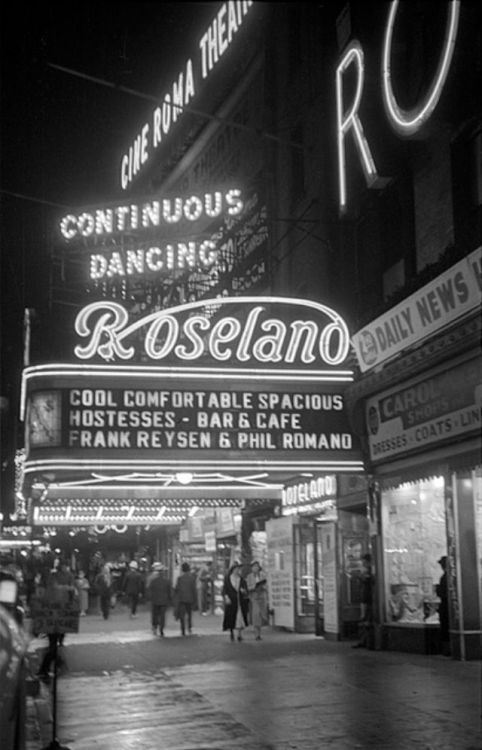vintageeveryday - Theatre marquees of New York in the 1930s...
