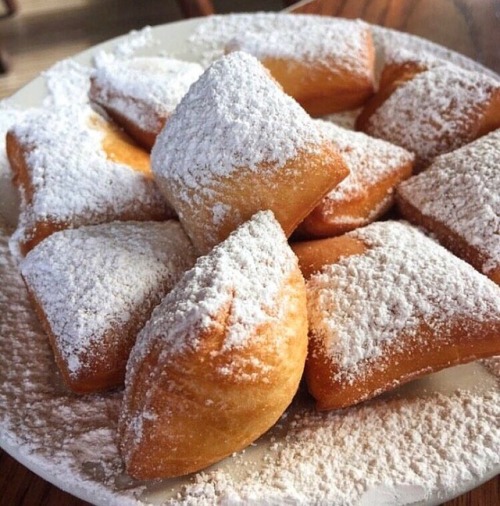 everybody-loves-to-eat - beignets (source)
