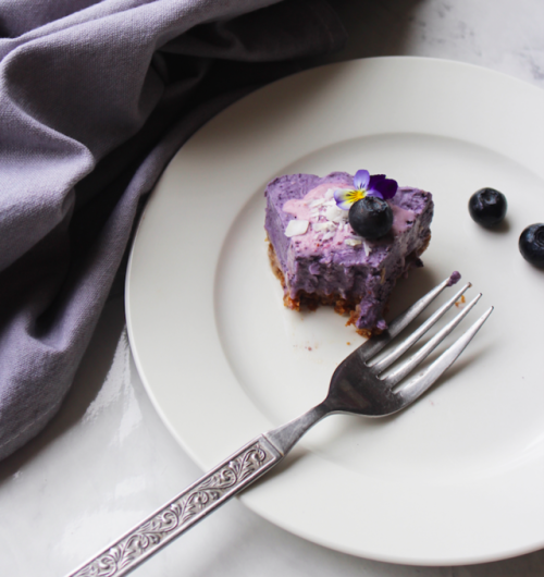veganzoejessica:Raw blueberry cheesecake :) recipe will be...