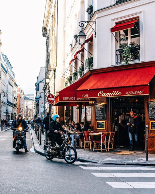 wanderlusteurope - Streets of Paris