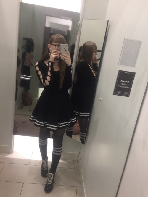 silverxrevolver - i felt very cute & spooky in my outfit...