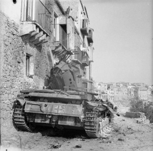 warhistoryonline - A German PzKpfw III tank knocked out during...