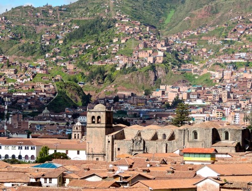 eopederson:Paisaje urbano con los tejados y un iglesia, Cuzco,...