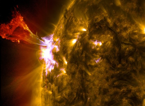space-wallpapers - Solar Eruption (phone)Click the image to...