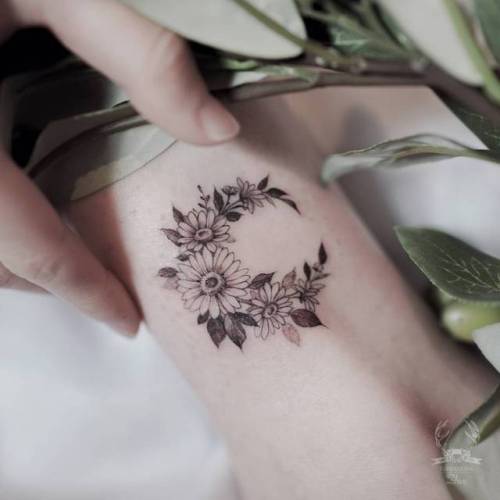 Tattoo tagged with: flower, small, daisy, single needle, tiny, ankle,  zihwa, ifttt, little, nature 