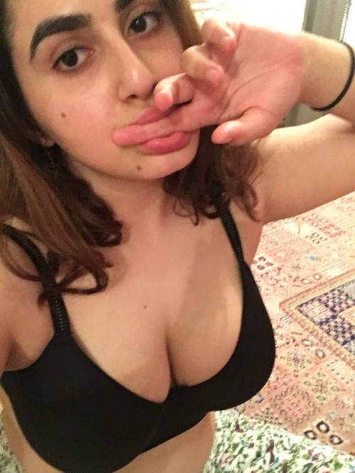 theindianablog - In love with her black bra 