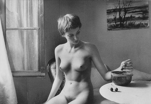 my-secret-eye - Willy Ronis, Nude and Cherries, 195542