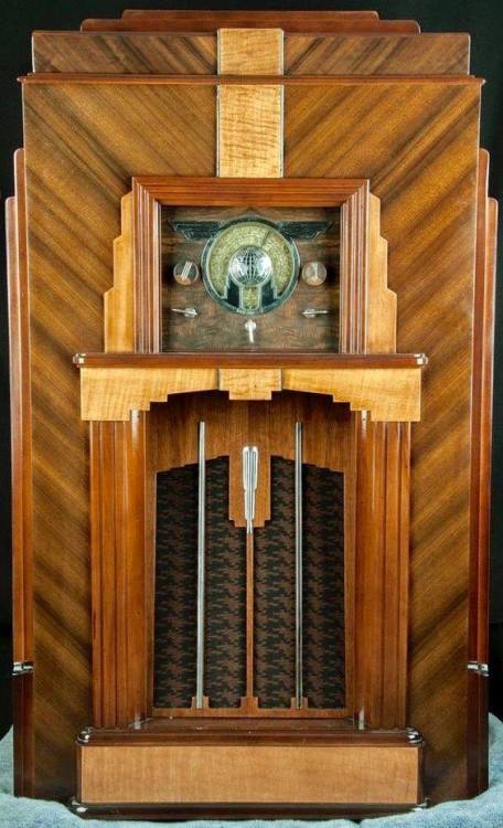 frenchcurious - Midwest Skyscraper 16 Tube Wooden Console Radio...