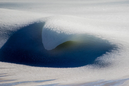 itscolossal - Nearly Frozen ‘Slurpee’ Waves Surge off the Coast...