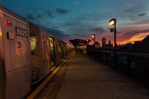 nyc-subway - subway sunset outtake Source - eligit