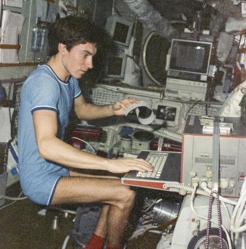 historicalevents:Soviet Cosmonaut Sergei Krikalev stuck in...