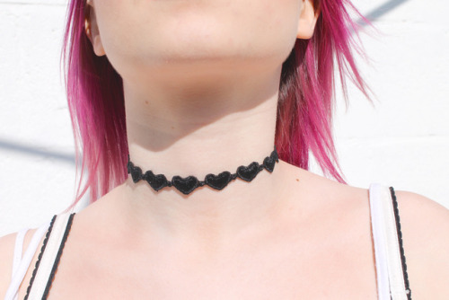 dutchstore - Own it and throw this cute heart choker on anything...