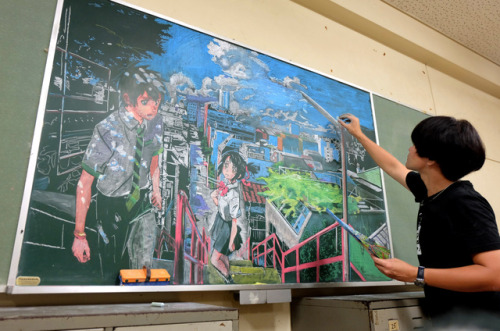 黒板アートで「君の名は。」　美術講師がチョークで再現：朝日新聞デジタル