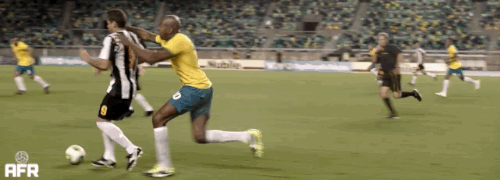 What if Anderson Silva chose futebol over fighting?
Spoiler: the alternate universe of Brazilian mixed martial artist Anderson Silva choosing football over UFC ends with Pelé slapping the fighter across the face.
But beyond the slap, the entire idea...