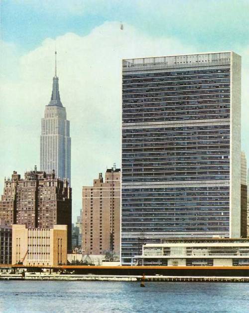 vintagemanhattanskyline - The 39-story United Nations’...