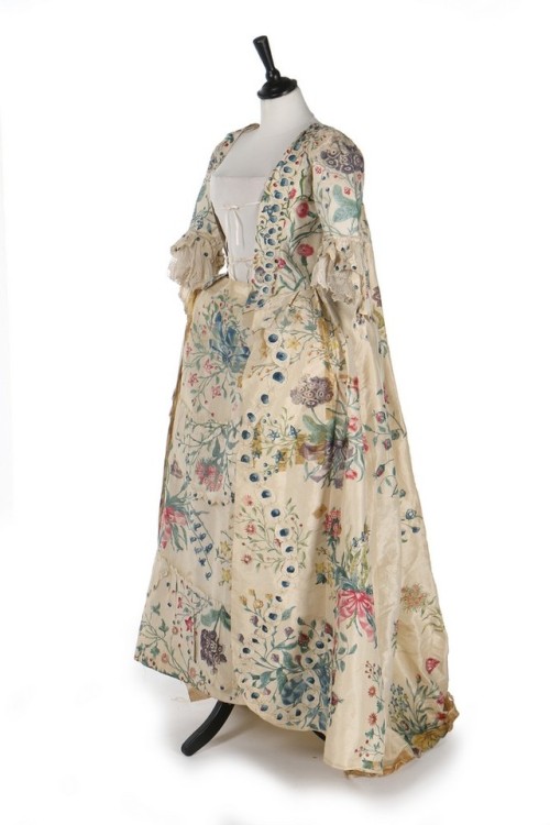 fripperiesandfobs:Robe à la française, 1760′sFrom Kerry Taylor...