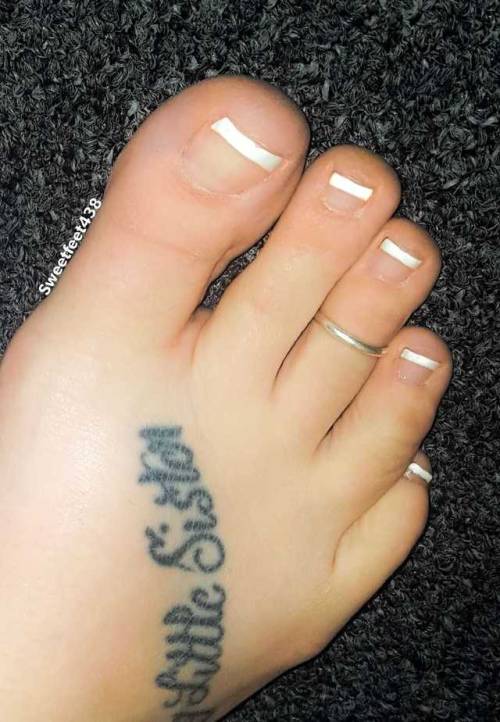 A little close up of her sexy toes 