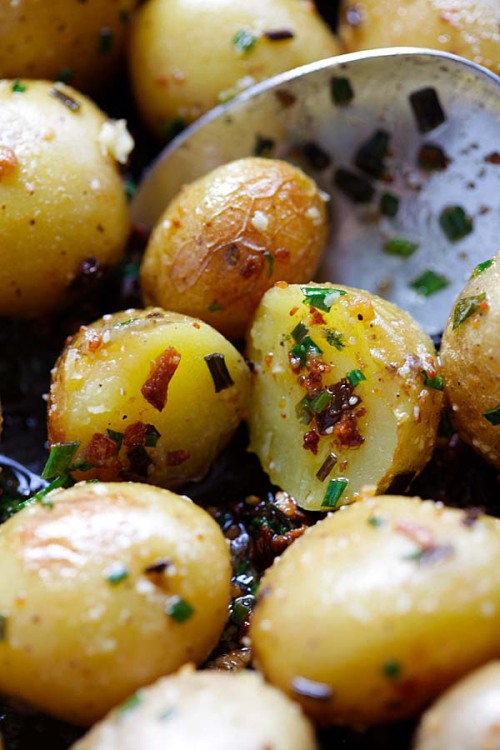 foodffs - Garlic Chive Butter Roasted PotatoesFollow for...