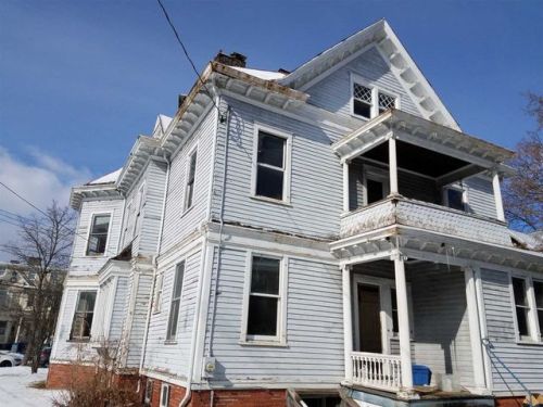 househunting - $225,000/7 brPoughkeepsie, NY