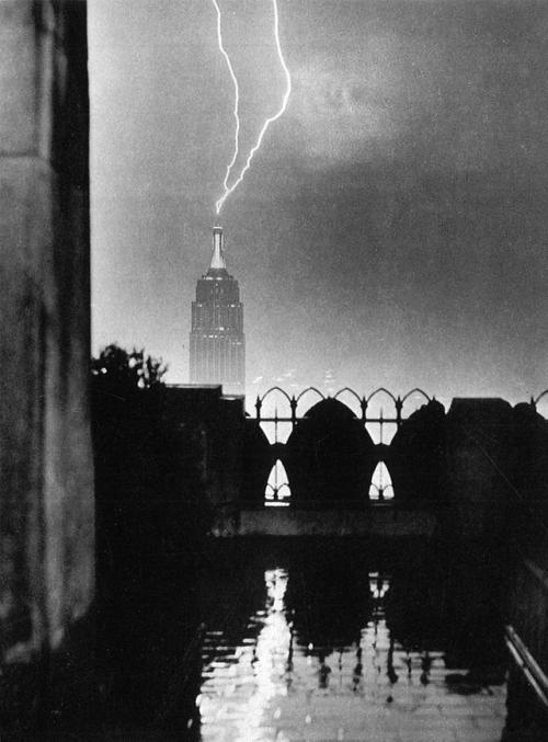 wehadfacesthen - Lightning strikes the Empire State Building,...