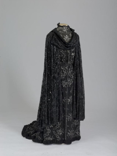 shewhoworshipscarlin - Evening dress and cloak of Dowager...