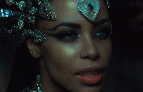 mikaeled:Aaliyah in Queen of the Damned (2002)