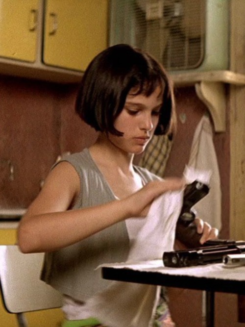 laughter-in-thedark:Mathildas outfits in Leon the professional