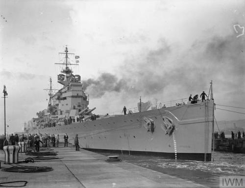lex-for-lexington:“HMS King George V being towed through the...
