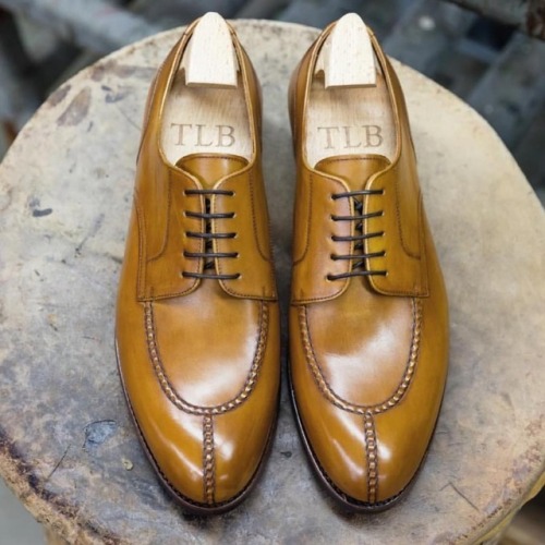patinepl - The authentic Norwegian. A Blucher shoe with a single...