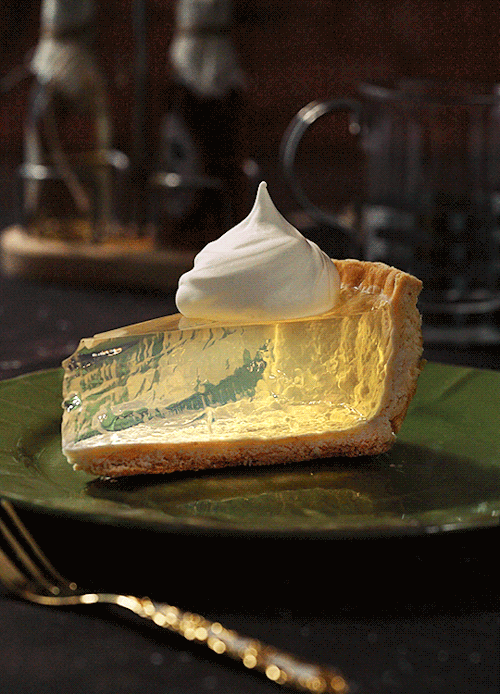 butteryplanet:i bet you didn’t expect a clear lemon pie herewe...