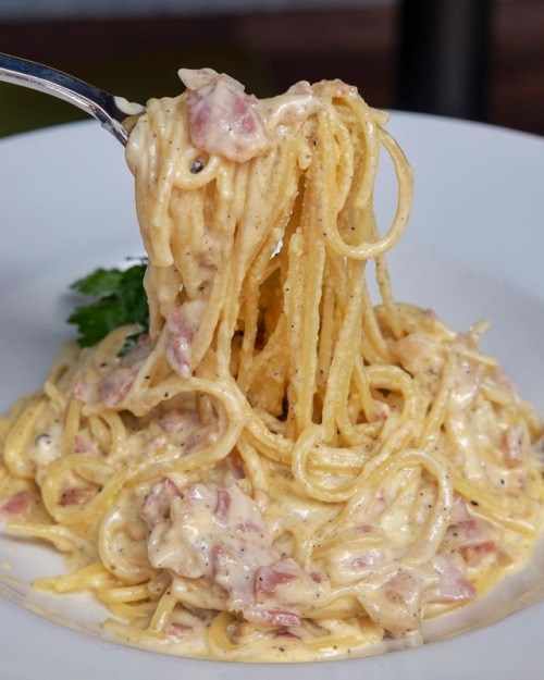 everybody-loves-to-eat - paghetti Carbonara with Pancetta,...